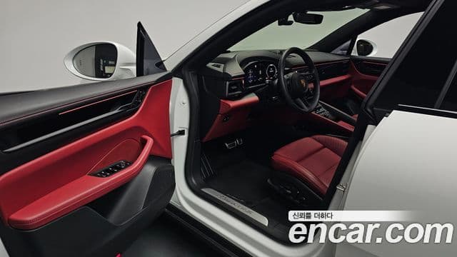 Porsche Macan EV 2025 — Photo 2/20