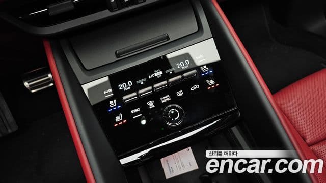 Porsche Macan EV 2025 — Photo 17/20