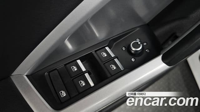 Audi Q3 2022 — Şəkil 15/32
