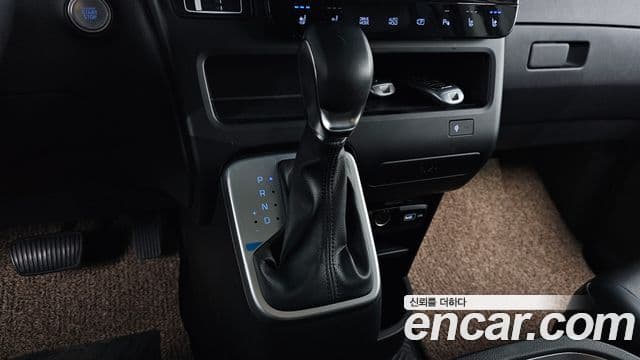 Hyundai Staria 2021 — ფოტო 8/20
