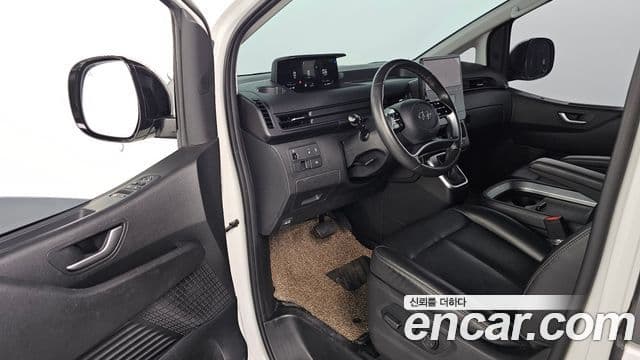 Hyundai Staria 2021 — ფოტო 9/20