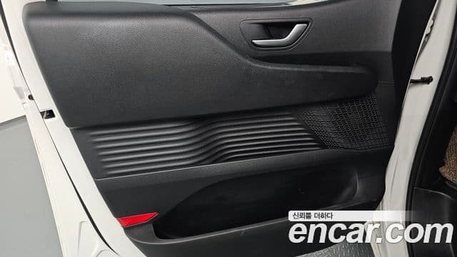 Hyundai Staria 2021 — Photo 17/33