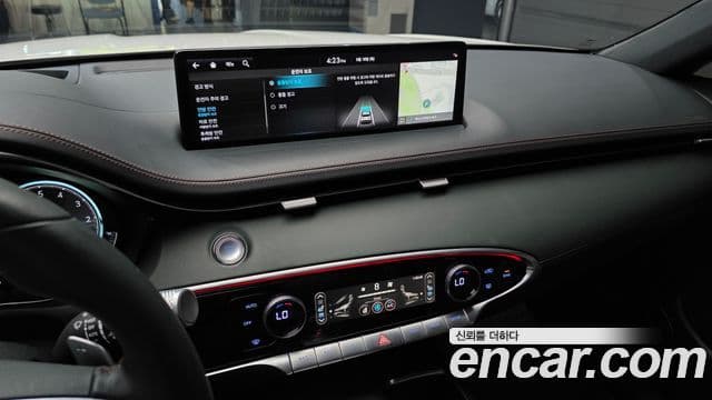 Genesis GV70 2021 — ფოტო 14/20