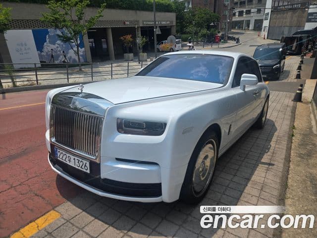 Rolls-Royce Phantom 2021 — фото 4 из 11