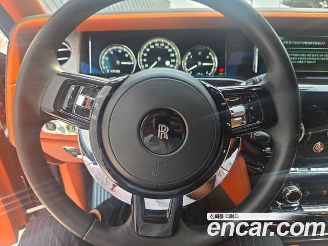 Rolls-Royce Phantom 2021 — фото 5 из 11