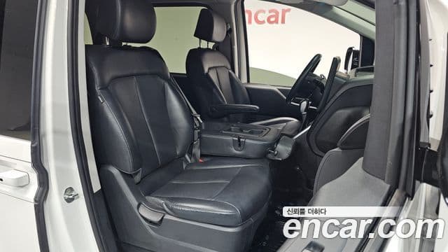 Hyundai Staria 2021 — Фото 13/20