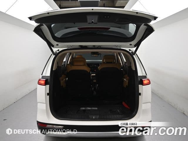 Kia Carnival 2021 — Şəkil 18/20