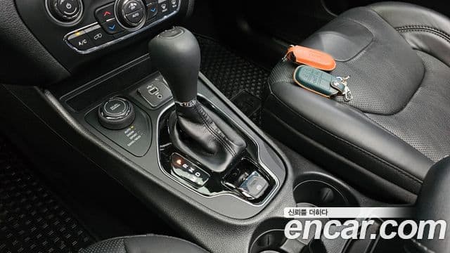 Jeep Cherokee 2021 — фото 8 из 20