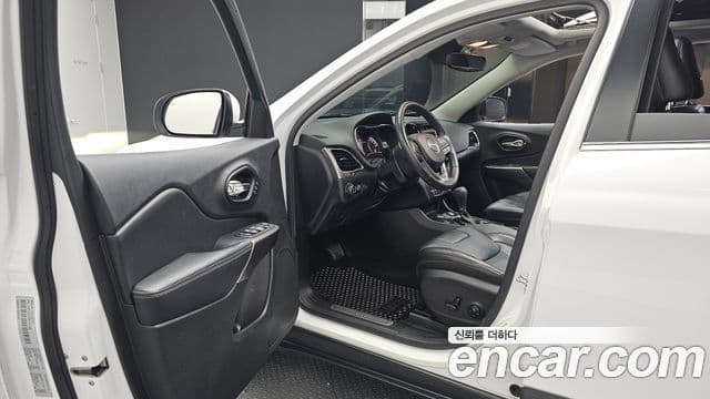 Jeep Cherokee 2021 — фото 9 из 20