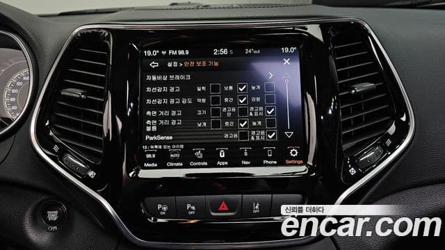 Jeep Cherokee 2021 — фото 17 из 20