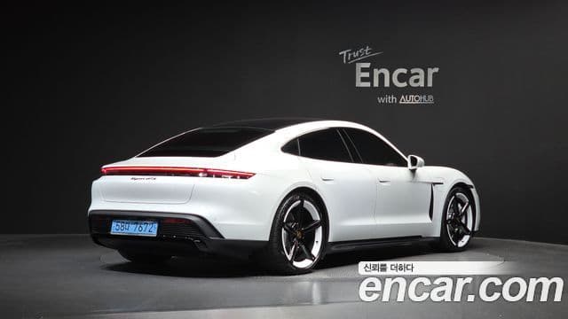 Porsche Taycan 2023 — Şəkil 11/32