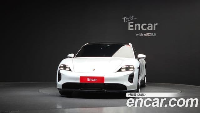 Porsche Taycan 2023 — Şəkil 22/32
