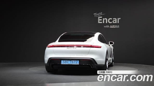 Porsche Taycan 2023 — Şəkil 7/32
