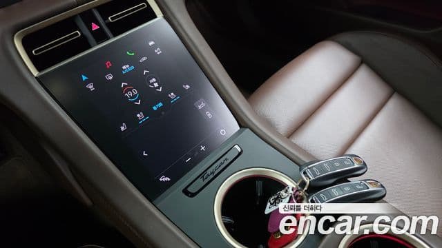 Porsche Taycan 2023 — Şəkil 23/32