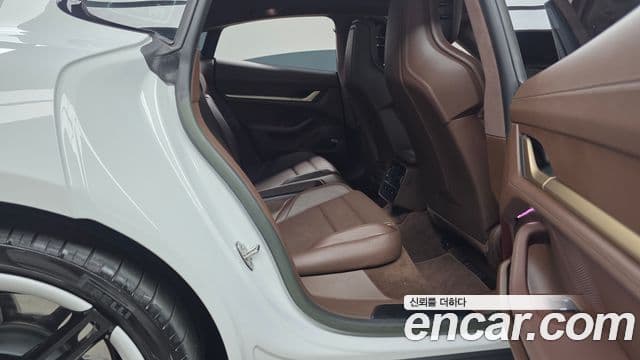 Porsche Taycan 2023 — Şəkil 24/32