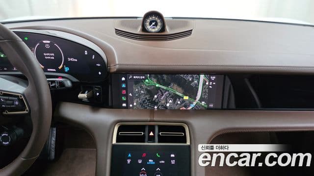 Porsche Taycan 2023 — Şəkil 20/32