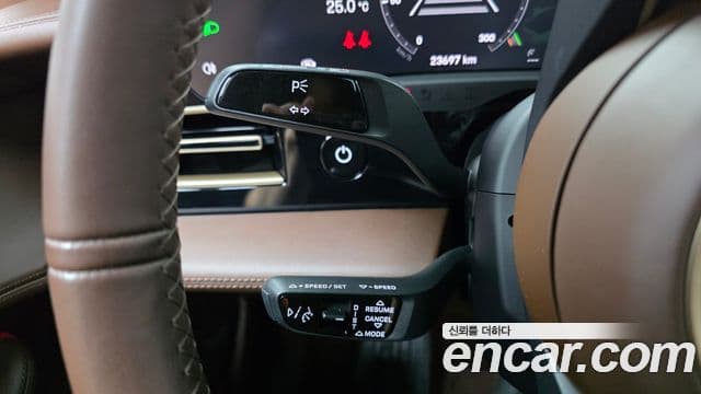 Porsche Taycan 2023 — Şəkil 27/32