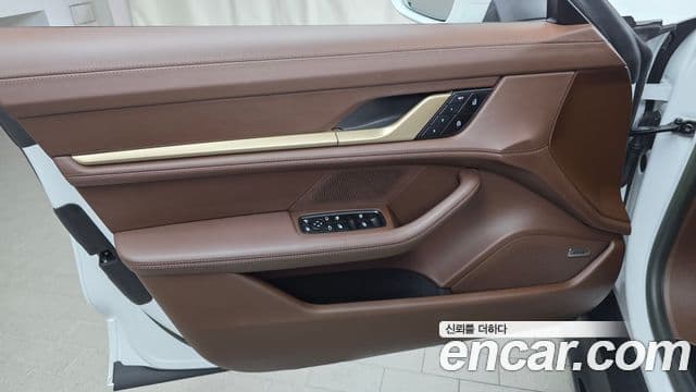 Porsche Taycan 2023 — Şəkil 17/32