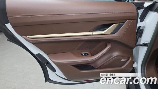 Porsche Taycan 2023 — Şəkil 18/32