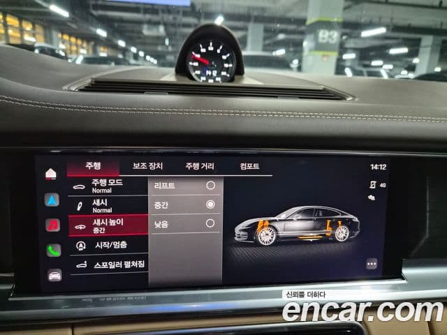 Porsche Panamera 2023 — Photo 1/17