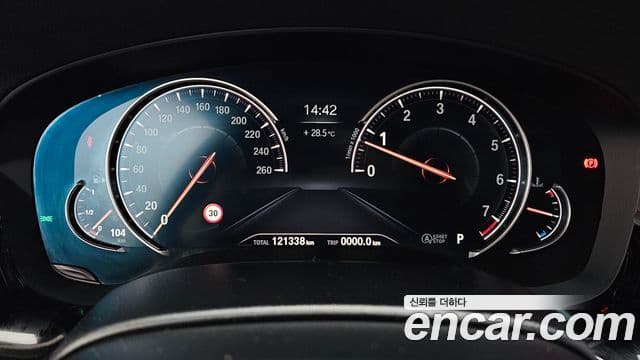 BMW 5 Series 2018 — Şəkil 7/20