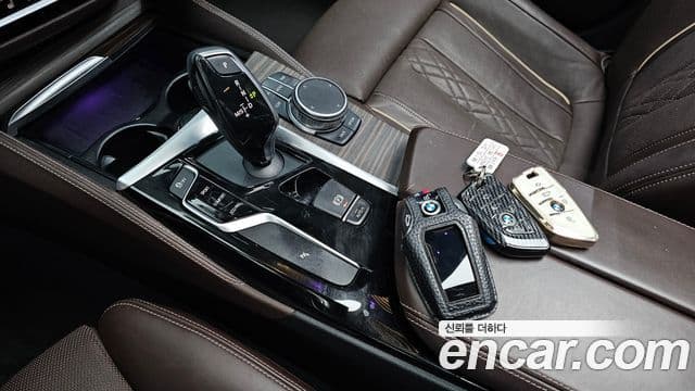BMW 5 Series 2018 — Şəkil 8/20
