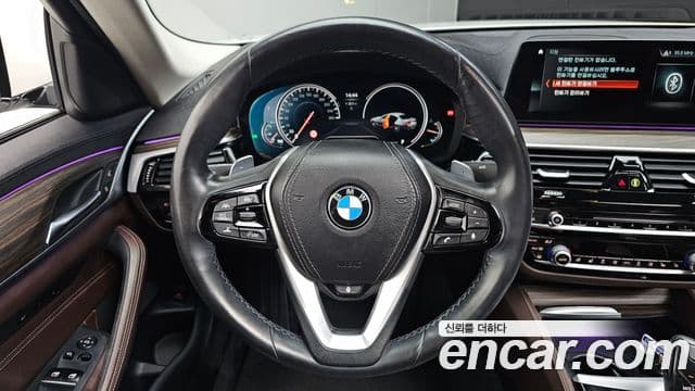 BMW 5 Series 2018 — Şəkil 13/20