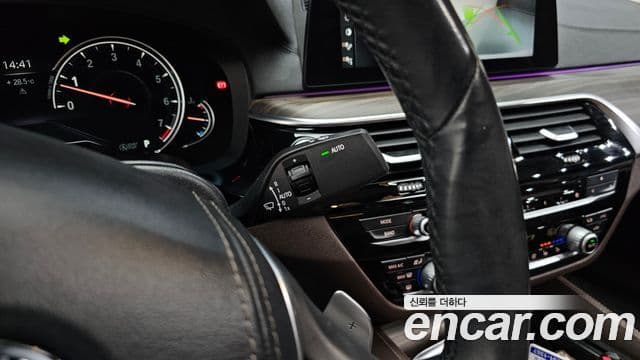 BMW 5 Series 2018 — Şəkil 18/20