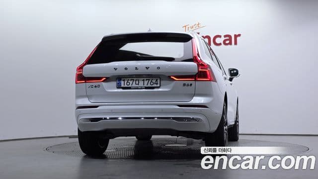 Volvo XC60 2023 — Фото 4/20
