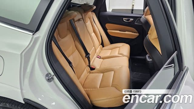Volvo XC60 2023 — Фото 11/20