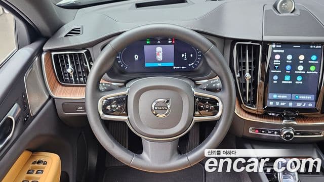 Volvo XC60 2023 — Фото 13/20