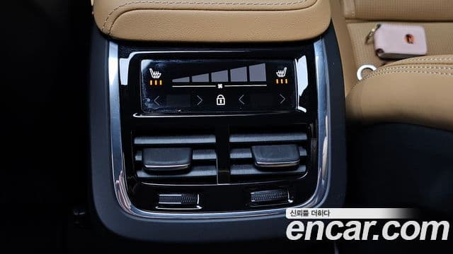 Volvo XC60 2023 — Фото 20/20