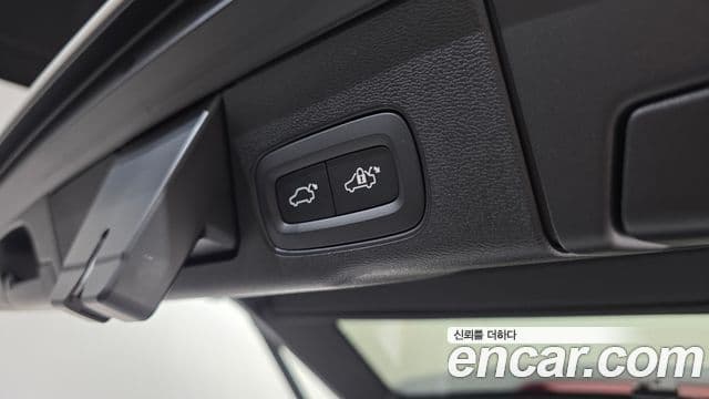 Volvo XC60 2023 — Photo 25/32
