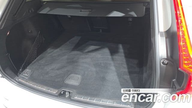Volvo XC60 2023 — Photo 22/32