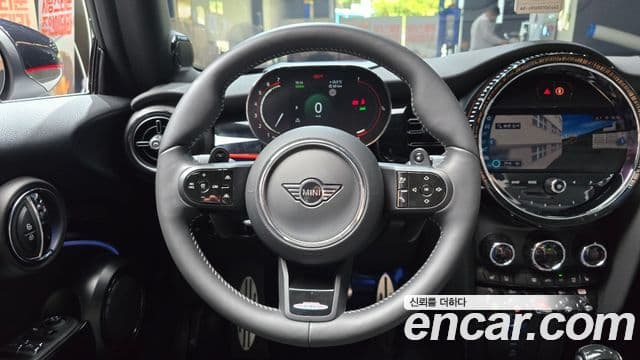 Mini Cooper S Convertible 2024 — Фото 13/20