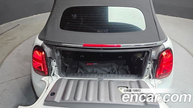 Mini Cooper S Convertible 2024 — Photo 2/30