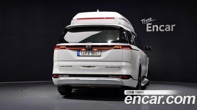 Kia Carnival 2021 — ფოტო 4/20
