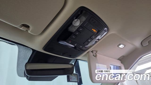 Kia Carnival 2021 — ფოტო 17/20