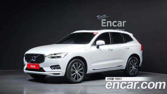 Volvo XC60 2021 — ფოტო 1/20