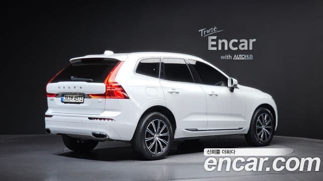 Volvo XC60 2021 — ფოტო 2/20