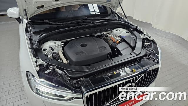 Volvo XC60 2021 — ფოტო 6/20