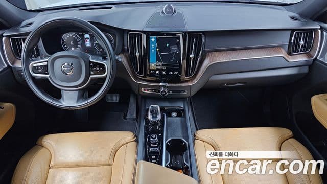 Volvo XC60 2021 — ფოტო 7/20