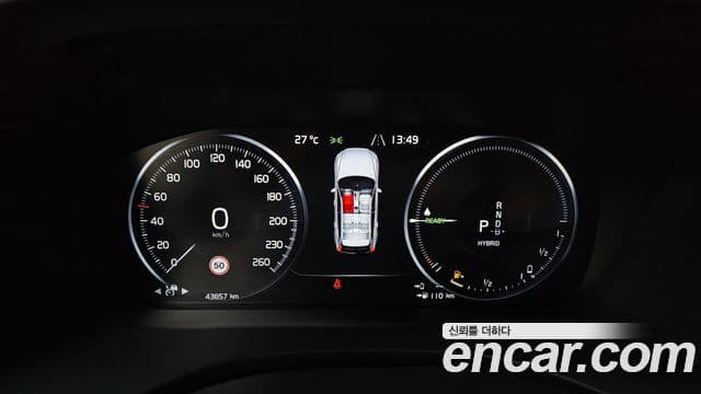 Volvo XC60 2021 — ფოტო 8/20