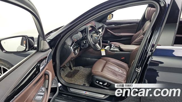 BMW 5 Series 2022 — Şəkil 8/20