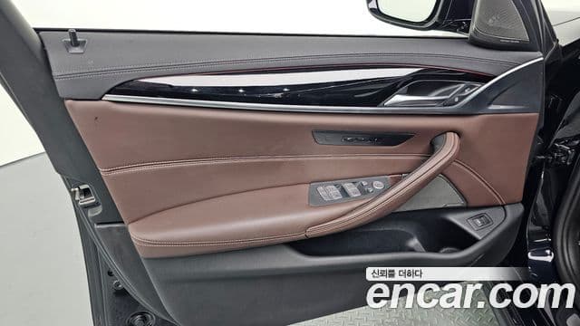 BMW 5 Series 2022 — Photo 7/34