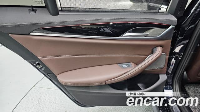 BMW 5 Series 2022 — Photo 27/34