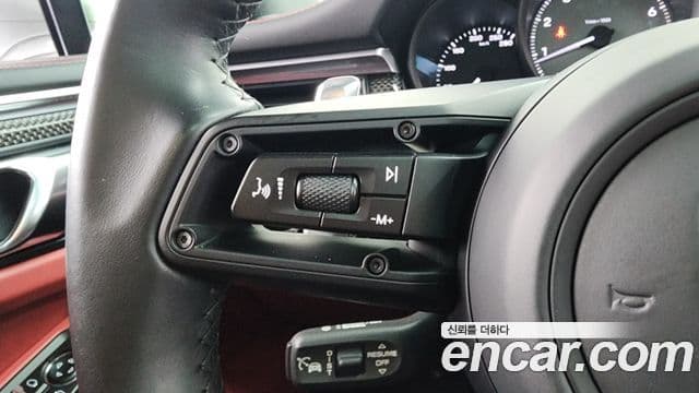 Porsche Macan 2022 — Şəkil 16/20