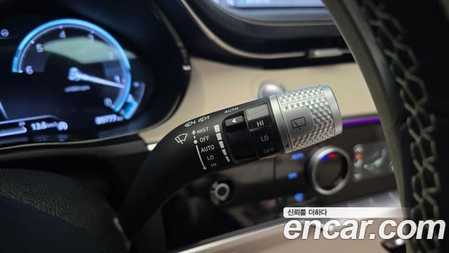 Genesis GV70 2021 — ფოტო 17/20