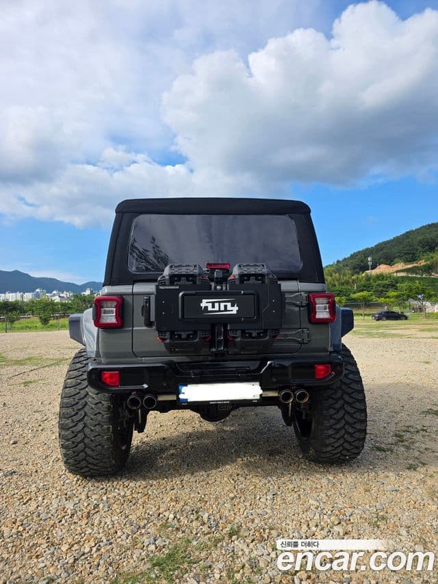 Jeep Wrangler 2021 — ფოტო 3/20