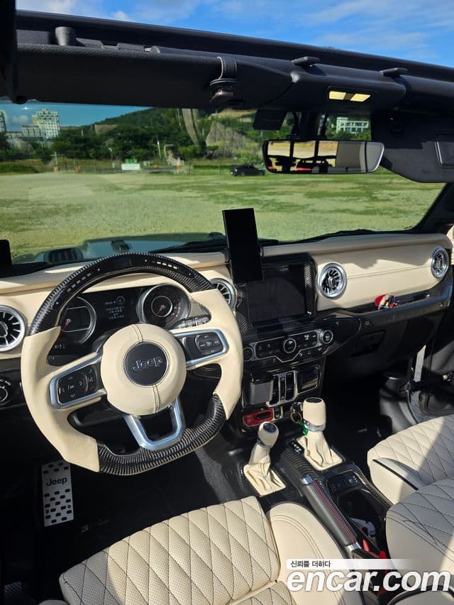 Jeep Wrangler 2021 — ფოტო 8/20